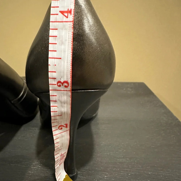 BCBG Girls classic black pointy pumps 6.5 worn twice please see photos :) - Picture 7 of 10